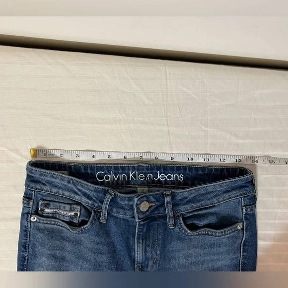 Calvin Klein Ankle Skinny Jeans. Raw hem. Size 27 - Picture 8 of 11